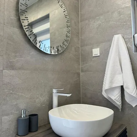 Emanuel Apartman Nin