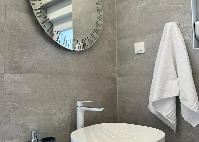 Emanuel Apartman Nin